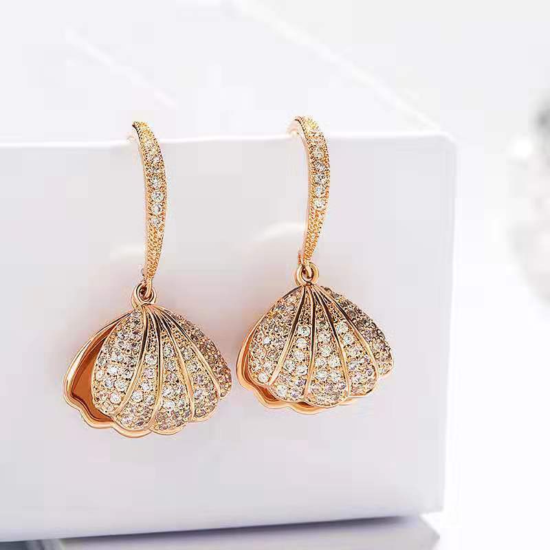 A - Dropshipping metal shell design exquisite shining crystal Fashion temperament contracted pearl Drop earrings new Mother's Day