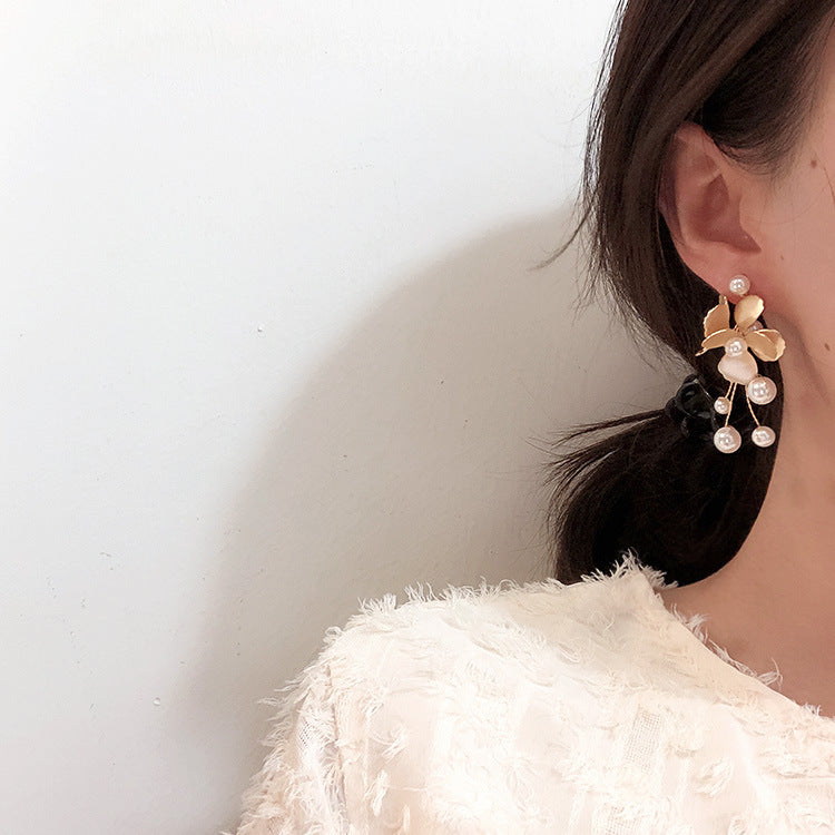 A - Gold Flower Pearls 3D Alloy Dangling Earrings Gift Elegant Modern Fashion Wedding