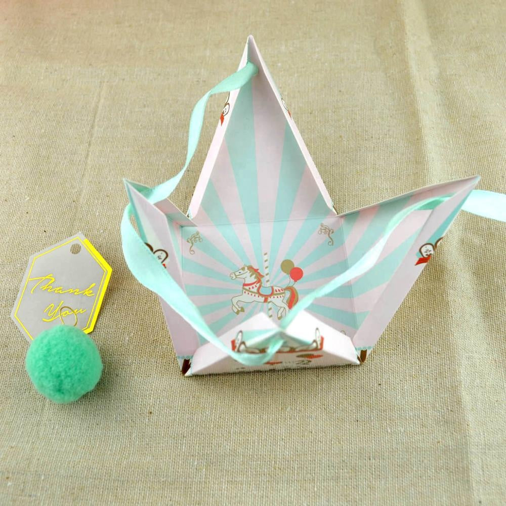 M - 20pc Pyramid Party Favor Boxes Laser Cut Box Ribbon Graduation Birthday Wedding Baby Shower Gift favour