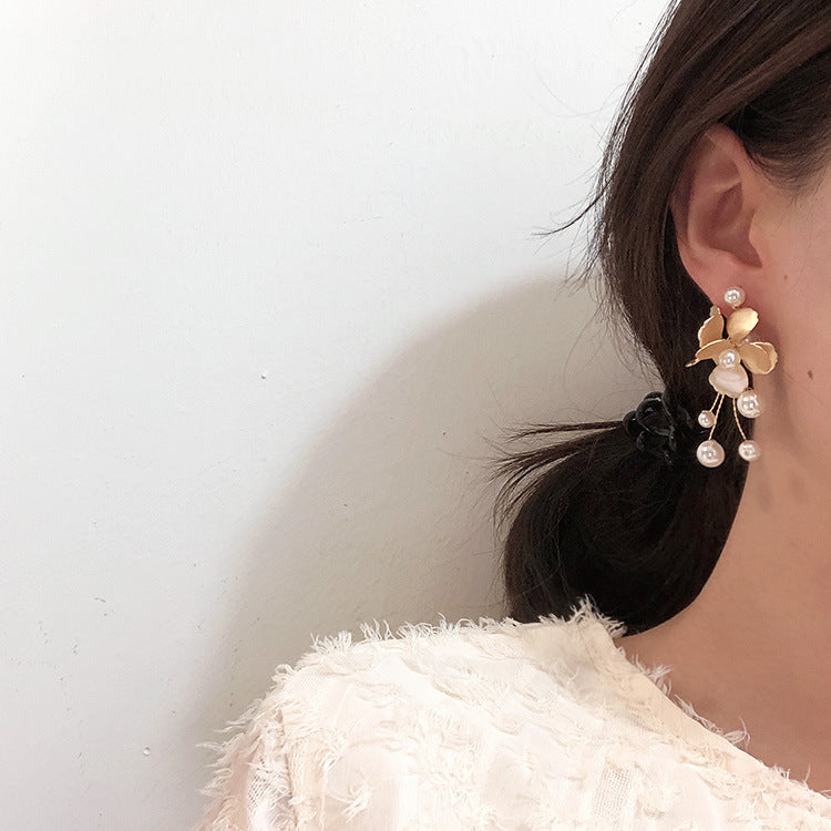 A - Gold Flower Pearls 3D Alloy Dangling Earrings Gift Elegant Modern Fashion Wedding