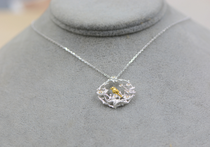 925 sliver fashion sweet and temperament Plum Blossom bird shape necklace women