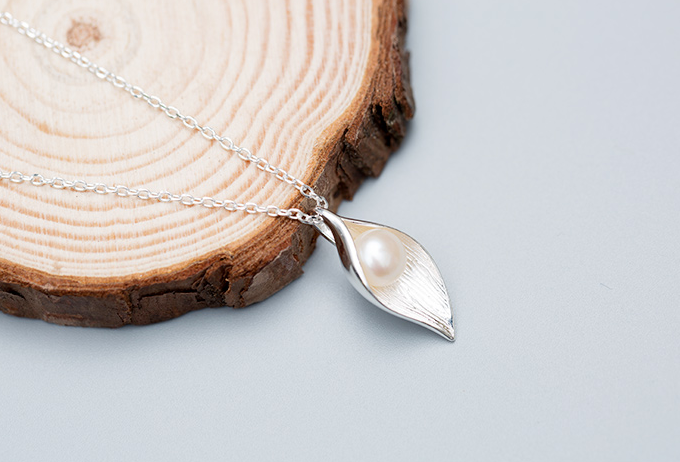 925 sliver fashion sweet and temperament unique pearl leaf shape necklace women