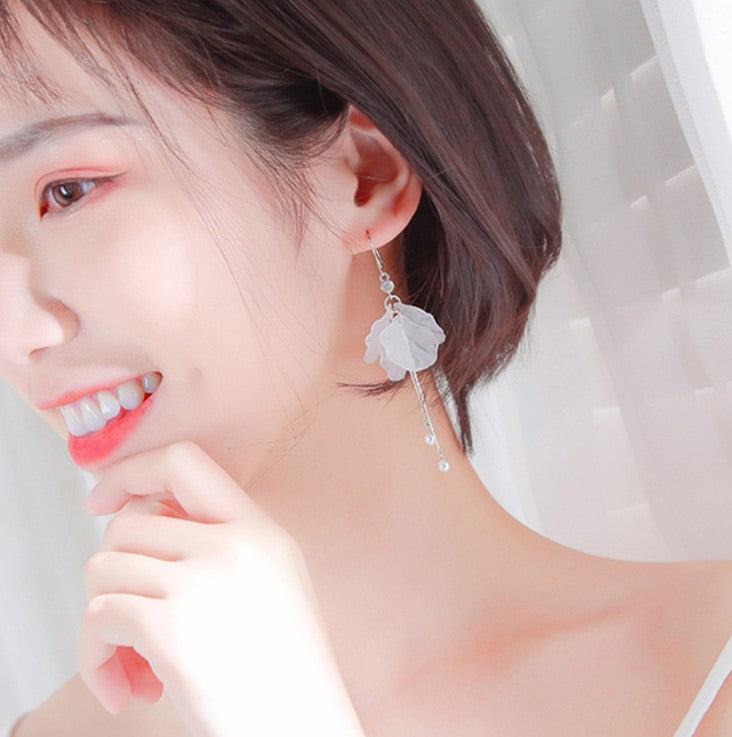925 sliver Korean fashion and temperament white crystal flower shape tassel earrings women