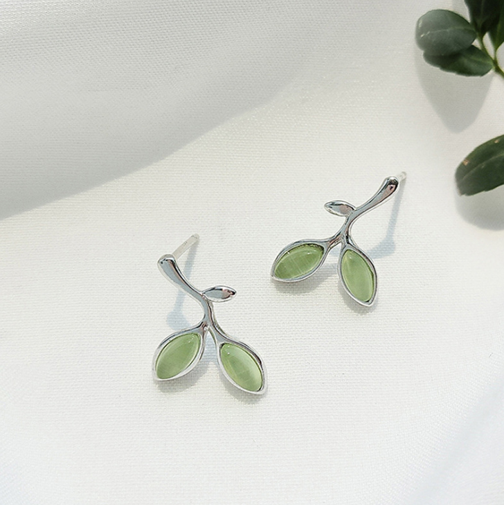 925 sliver fashion fresh and temperament cat eye stone leaf shape stud earrings women
