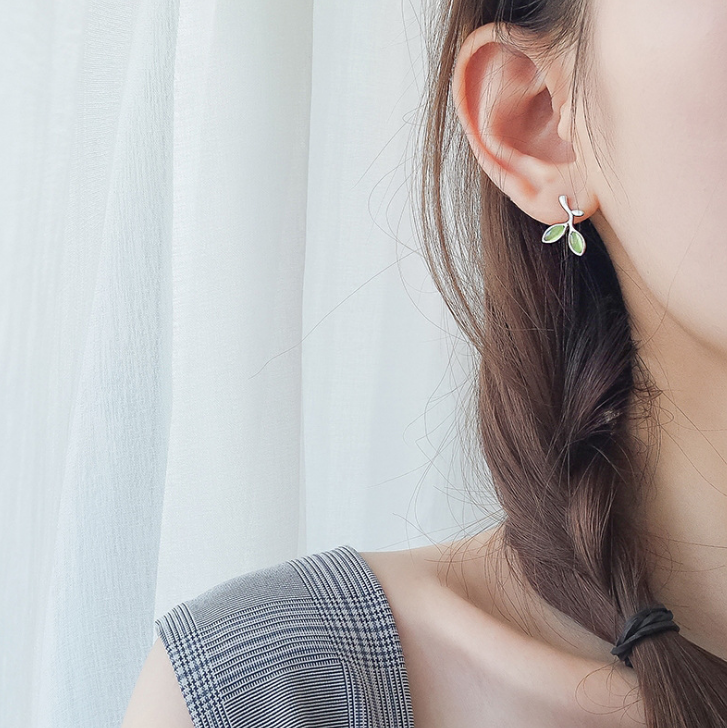 925 sliver fashion fresh and temperament cat eye stone leaf shape stud earrings women