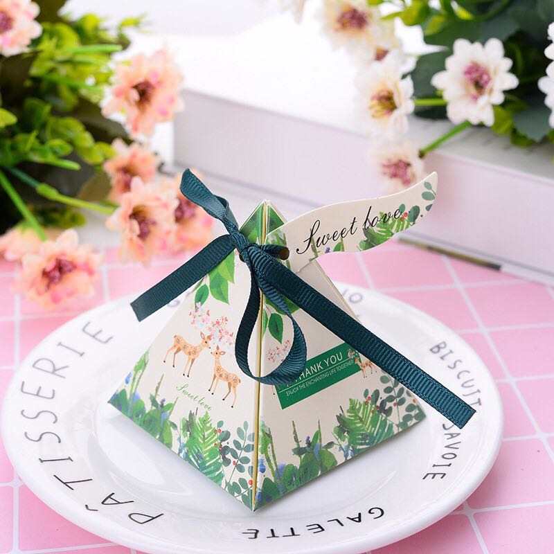 M - 20pc Pyramid Party Favor Boxes Laser Cut Box Ribbon Graduation Birthday Wedding Baby Shower Gift favour