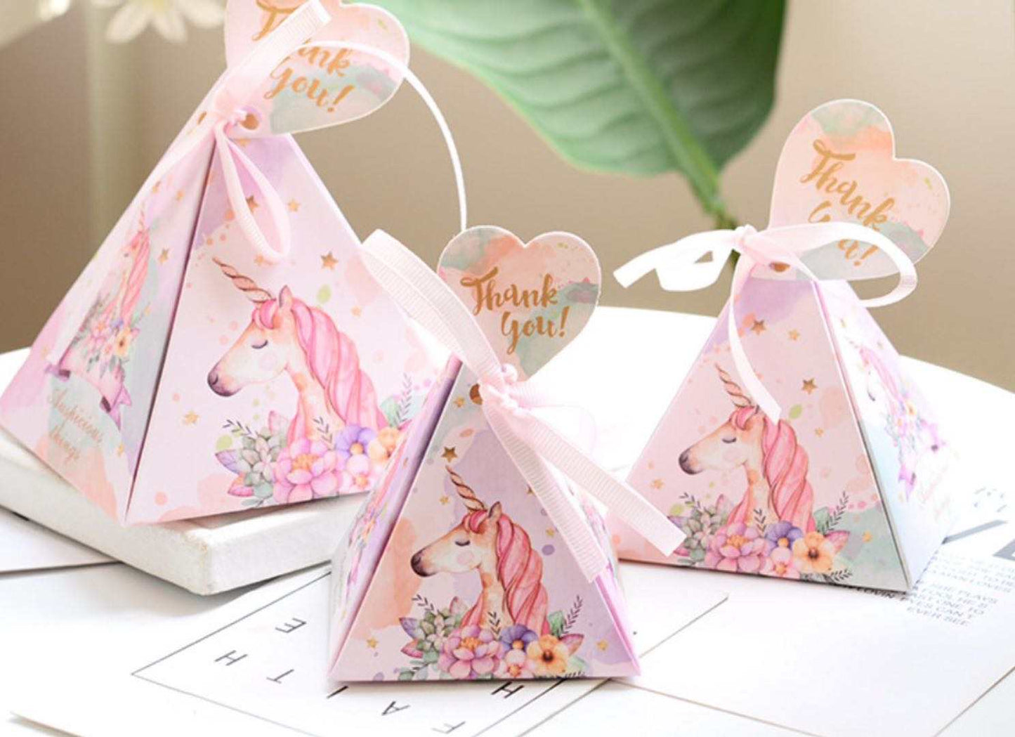 M - 20pc Pyramid Party Favor Boxes Laser Cut Box Ribbon Graduation Birthday Wedding Baby Shower Gift favour