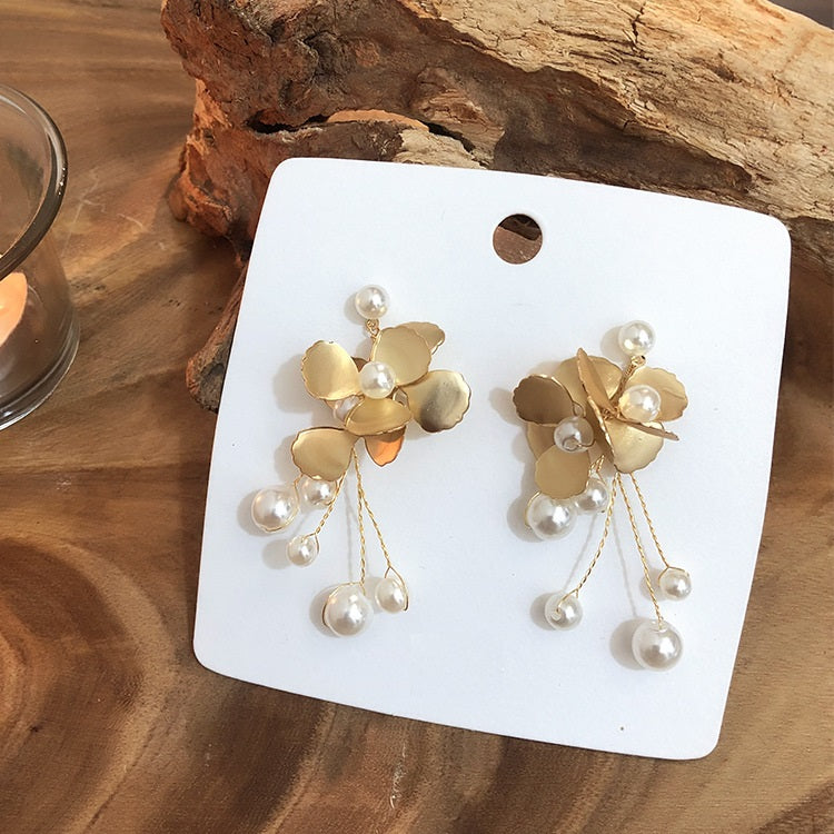 A - Gold Flower Pearls 3D Alloy Dangling Earrings Gift Elegant Modern Fashion Wedding