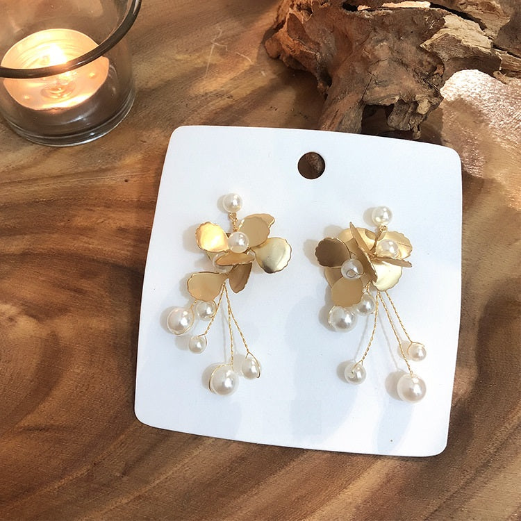 A - Gold Flower Pearls 3D Alloy Dangling Earrings Gift Elegant Modern Fashion Wedding