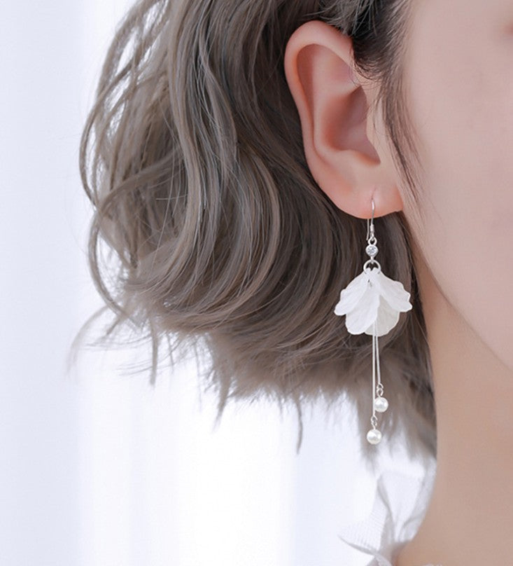 925 sliver Korean fashion and temperament white crystal flower shape tassel earrings women