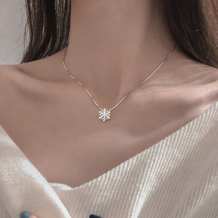 O - 18K Gold Plated on 925 Sterling Silver Dainty Snowflake High Shine Crystal Necklace Pendant Gift