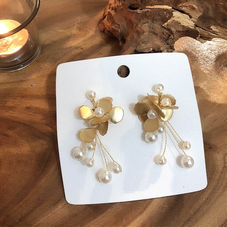 A - Gold Flower Pearls 3D Alloy Dangling Earrings Gift Elegant Modern Fashion Wedding